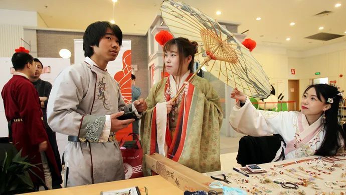 鄙视链|谁站在汉服圈鄙视链的最顶端？