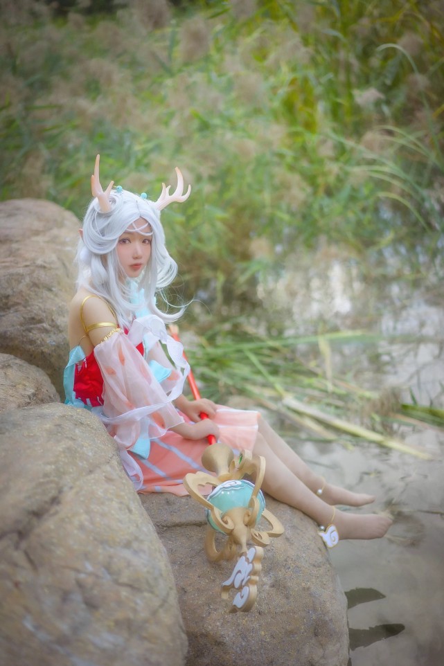 cos鉴赏瑶遇见神鹿