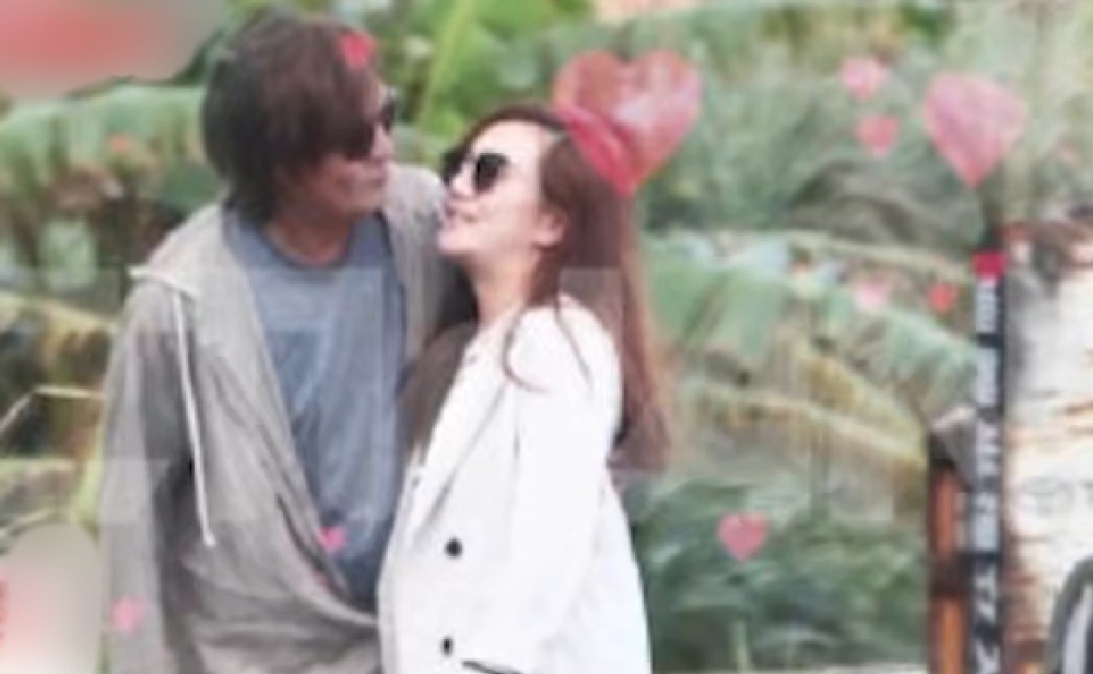 梁静茹|梁静茹公开恋情后首现身，观影状态佳，被问及总裁男友笑而不答