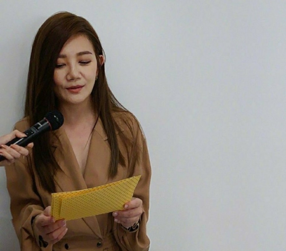 梁静茹|梁静茹公开恋情后首现身，观影状态佳，被问及总裁男友笑而不答