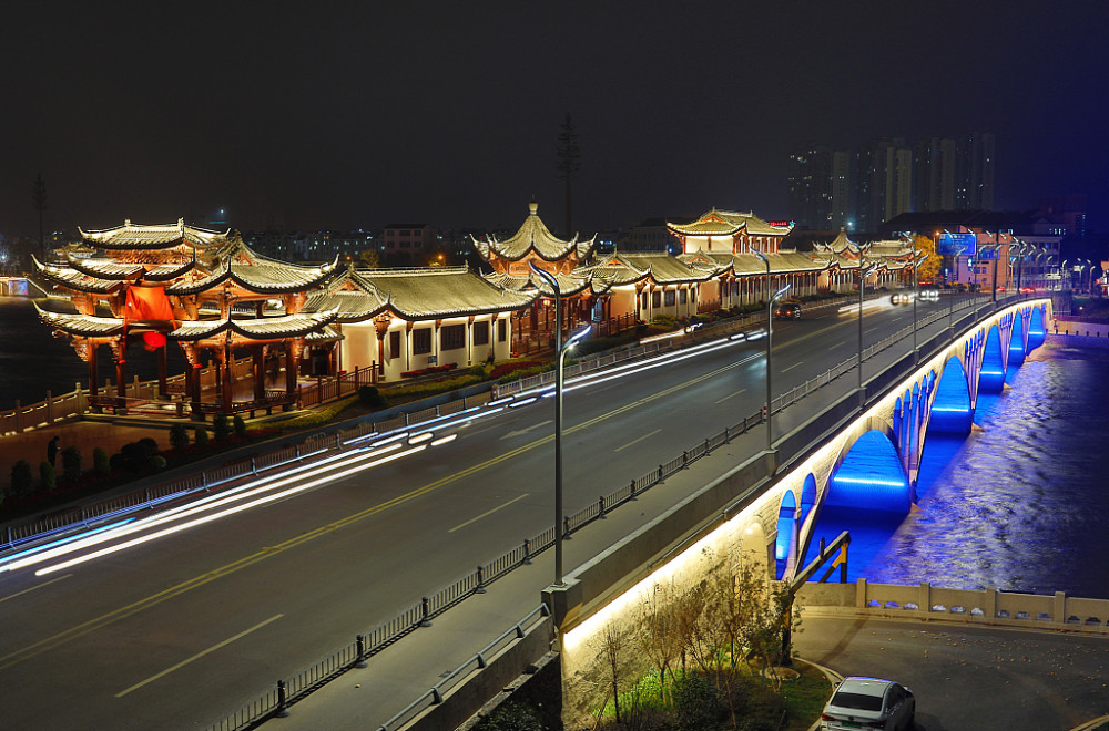浙江义乌:新建伏虎廊桥成夜游打卡地_腾讯新闻