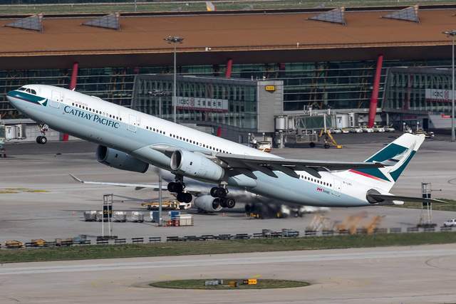 南海上空惊魂一幕国泰航空780引擎故障原因是油掺入杂质