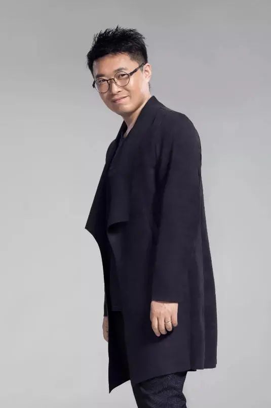 年度重磅嘉宾 # 就在今晚《等一分钟》华语流行乐 男歌手 # 徐誉  