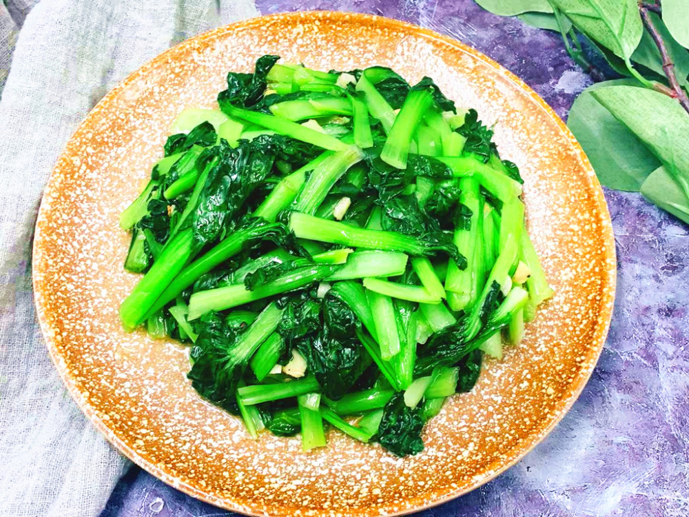 【清炒黑菜】冬天是最适合吃黑菜的,因为此时的黑菜不仅鲜嫩多汁,而且