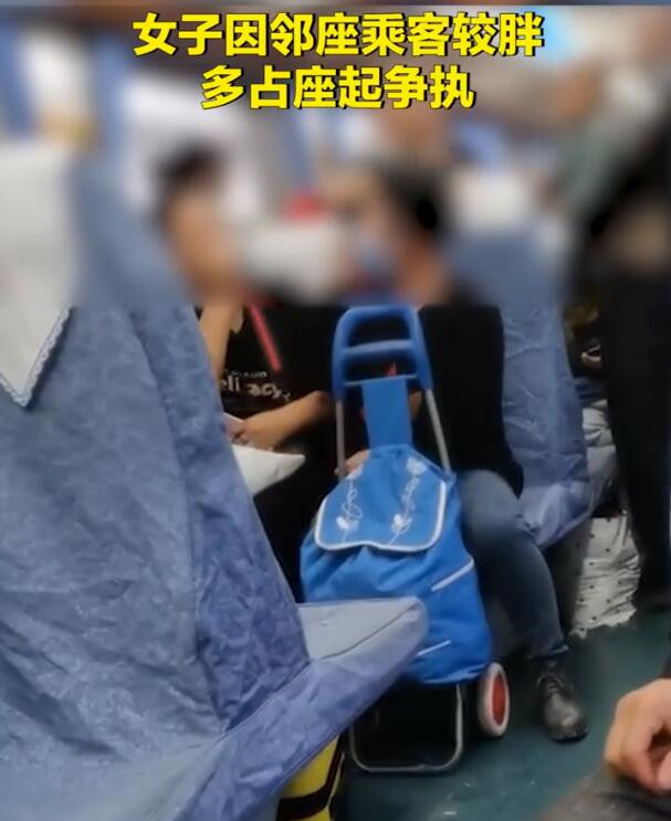 湖南一女子因胖多占座被邻座辱骂两个女人互不相让还打起来了