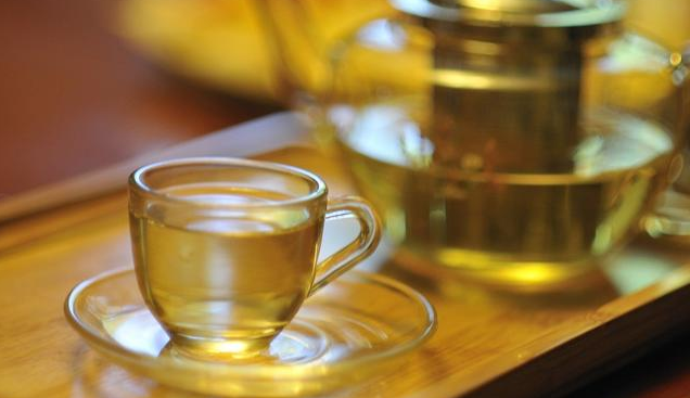 生活妙招:没变质的隔夜茶6个妙用,你知道几个?