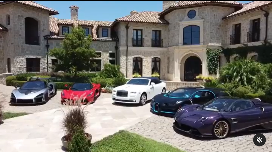 美国富二代网红撞毁老爸2250万超跑笑言车可换我无可取代