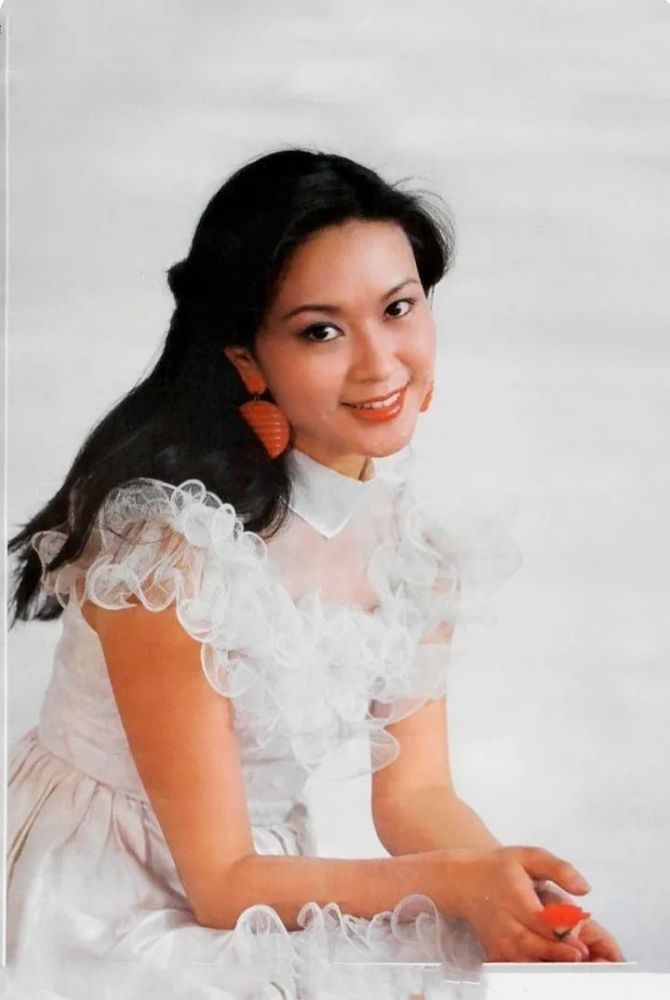 她是屠洪刚三婚娇妻老公让继子子承父业她婚姻美满比江珊幸福