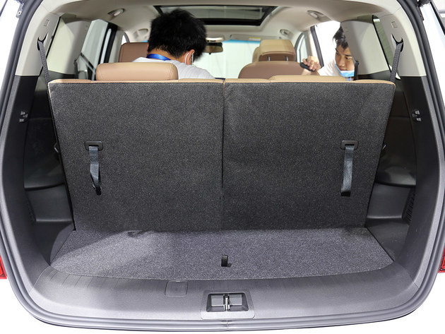 储物空间方面,gl6五座版拥有723l后备箱空间,轻松收纳日常出行物品及