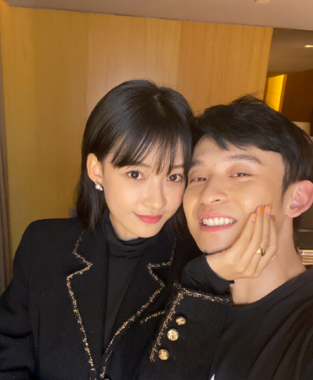 孙怡|孙怡晒董子健视角与女儿练瑜伽，3岁大福把脸埋垫子里，又憨又萌