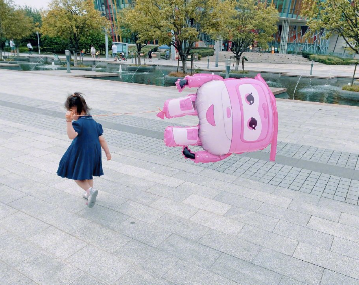 孙怡|孙怡晒董子健视角与女儿练瑜伽，3岁大福把脸埋垫子里，又憨又萌