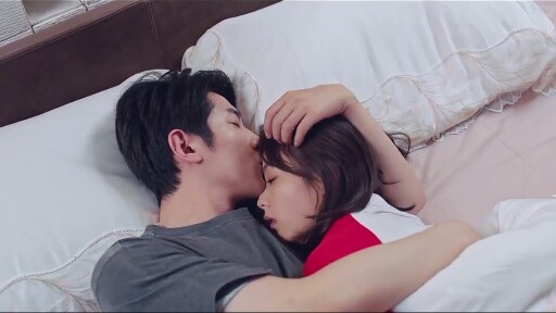 好想和你在一起纪言信主动亲吻戚年的额头纪言信抱着戚年睡觉