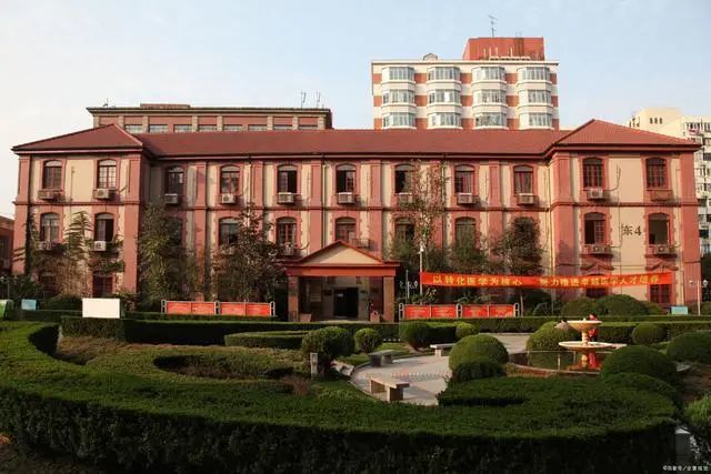 中国大学排名2020最_2020中国高校薪酬排行榜100强出炉:24所高校毕业生工