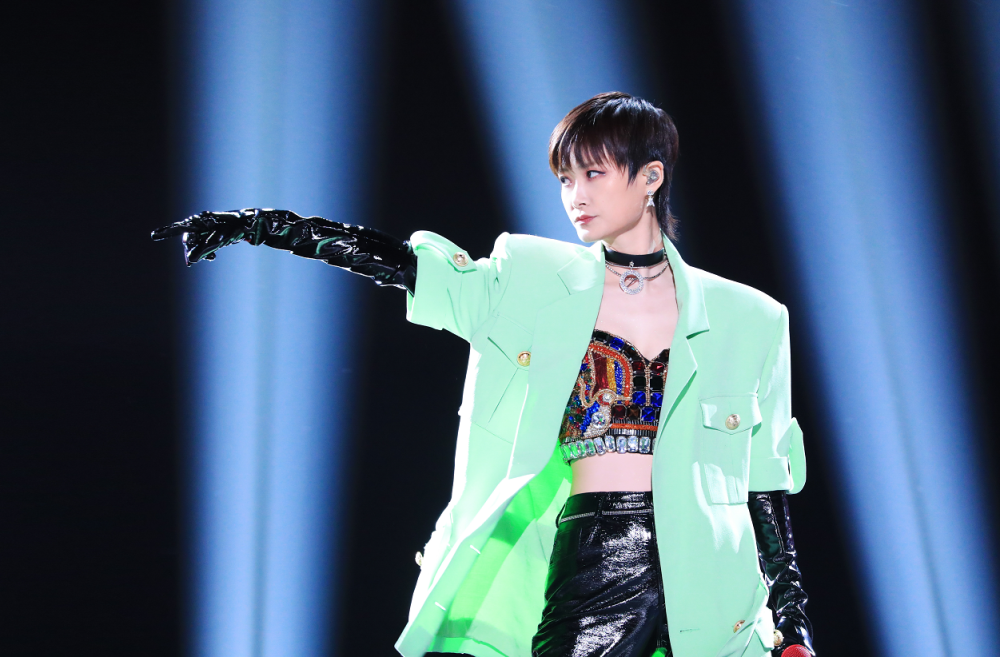 单依纯|一线丨“好声音”冠军单依纯叹台上好冷生活不易 李健：多年选秀她最突出