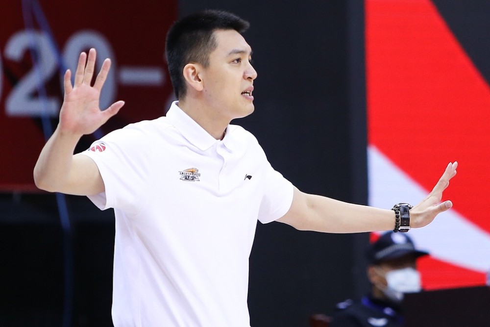 有争议!郭艾伦当选第一期月最佳球员,名记却认为吴前更胜一筹