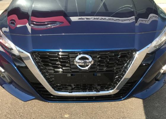 2021款日产天籁到店,极光蓝涂装大气,换装电子手刹,配bose音响