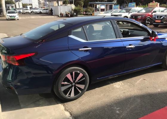 2021款日产天籁到店,极光蓝涂装大气,换装电子手刹,配bose音响