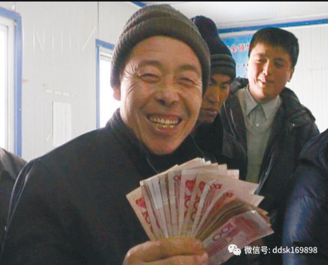 本报讯(记者卢越)陕西一老板承包扶贫办的村内道路拓宽工程,收到工程