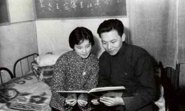 60年代结婚 流行 四个一工程 彩礼4元 聘礼2斤糖 彩礼 结婚 新娘 婚礼 婚姻