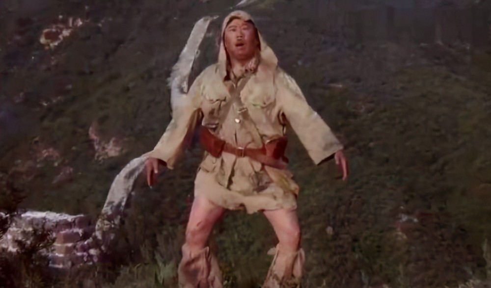 比如《红高粱》里鬼子剥人皮,《战争子午线》里鬼子杀人不眨眼,而在