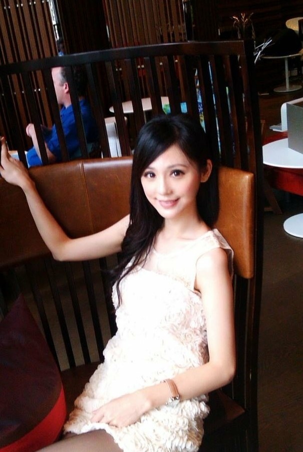 穿衣时髦曾是最美主播,简直就是女人中的极品|穿衣风格|一字肩|吴依洁