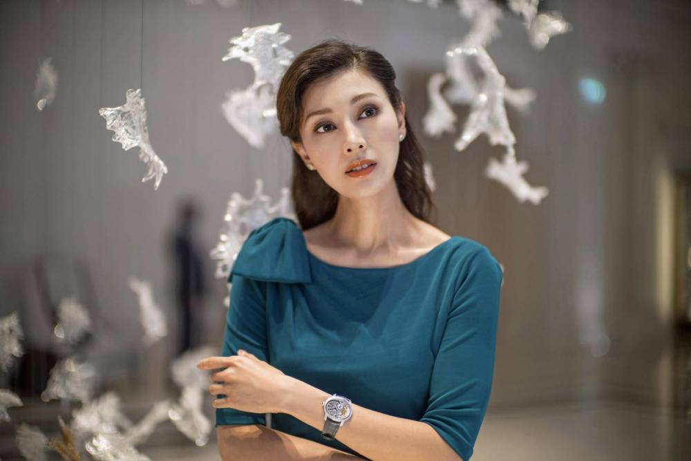 李嘉欣罕见采访视频曝光,分享亲子日常,自曝50岁才学会打麻将