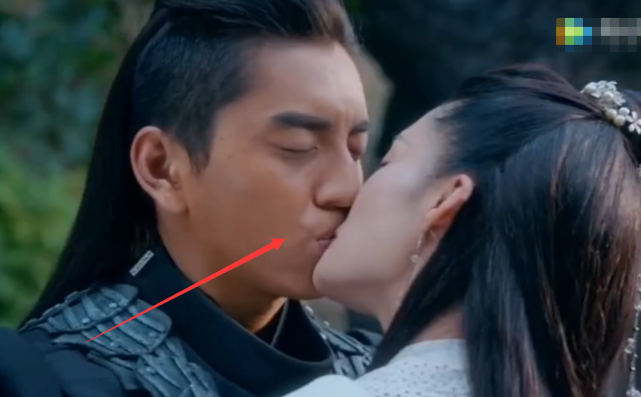 李沁王大陆的扯领吻火了镜头放大5倍看王大陆表情入戏太深