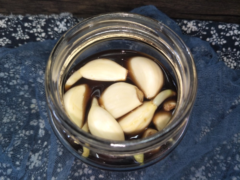 明日小雪,教你腌腊八蒜,蒜绿醋清,蘸饺子吃真香_腾讯新闻