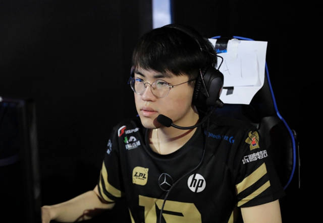 lol:姿态直播爆料rng转会期有大动作,疑似uzi携手香锅一起复出