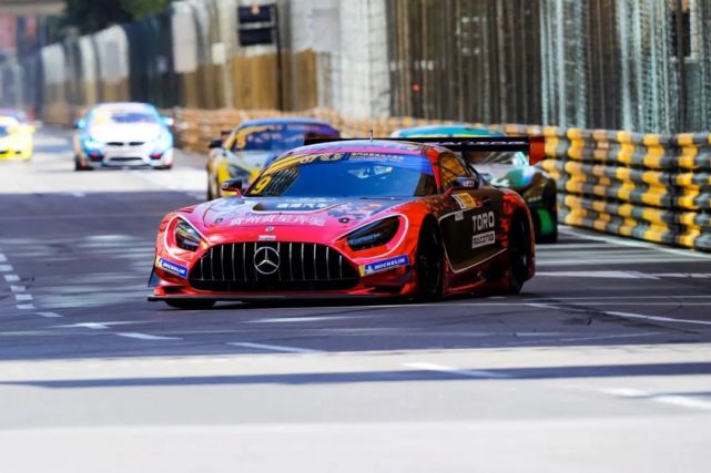 在上午举行的第一节排位中,toro racing叶弘历和闵衡不断突破个人的