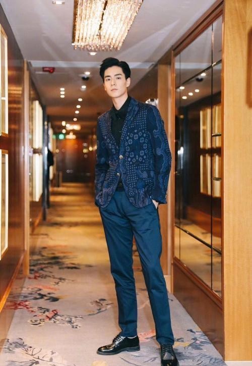 娱乐圈身高超过一米九的男明星,这些大长腿男神你最喜欢谁?_腾讯新闻