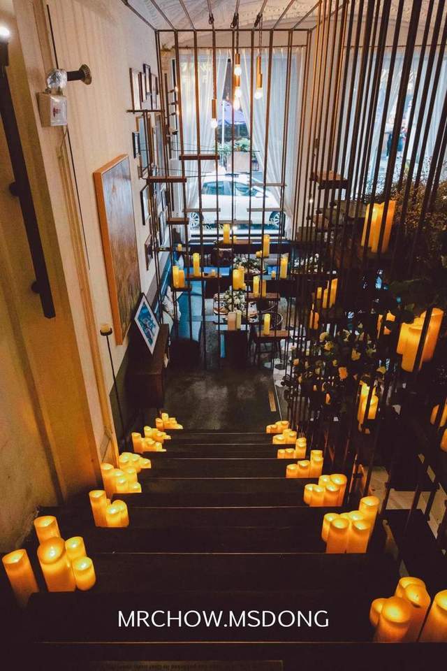 小型精致的复古餐厅婚礼