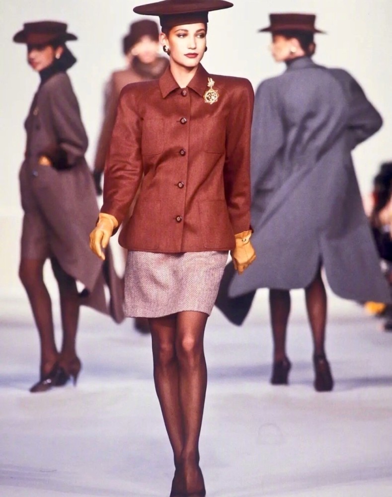 90年代的秀场真是神仙打架造型惊艳众人显得时髦又性感