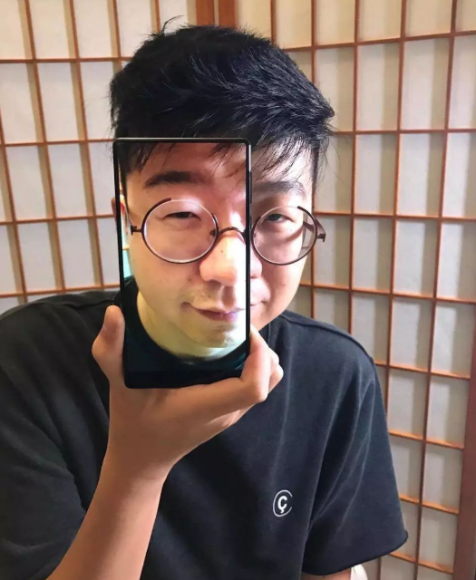 毕业于农业大学的他却走向脱口秀的舞台搞怪思维受热捧已成火爆大势