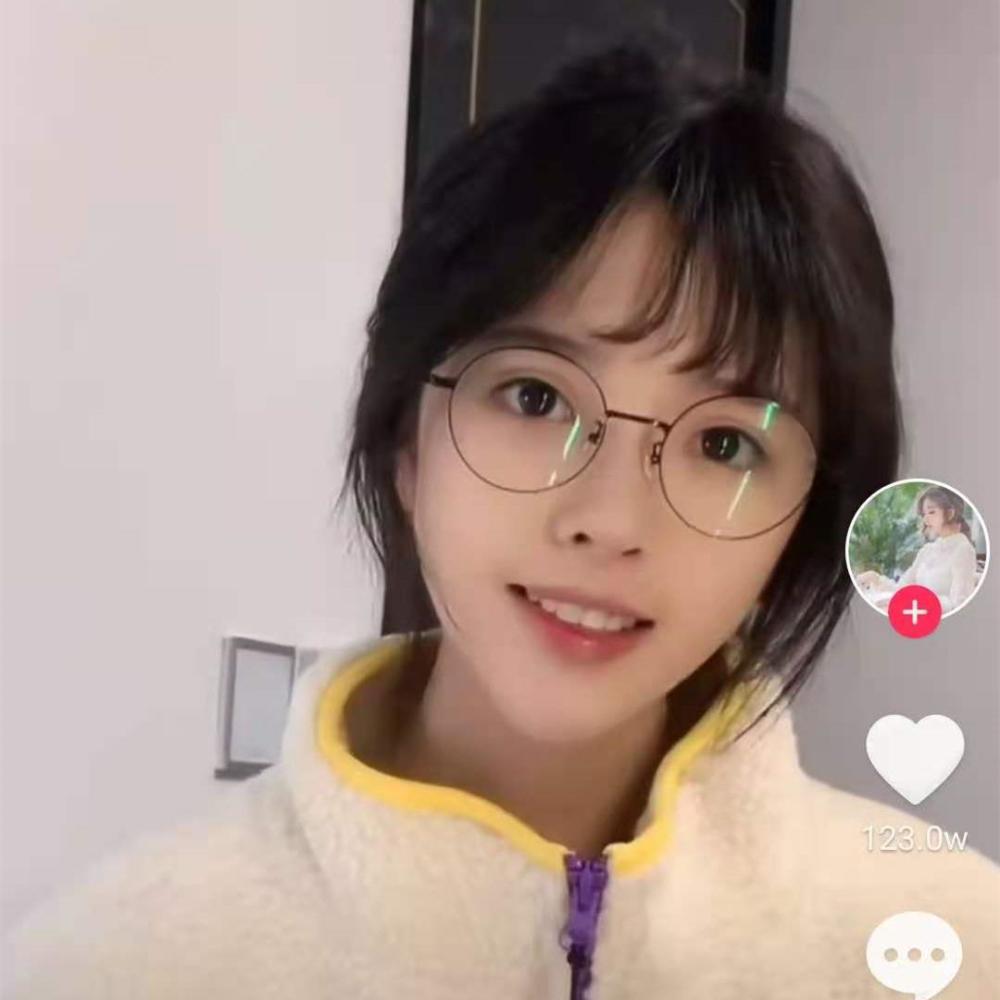 换装网红颜值天花板彭十六3400w粉丝福利看清样子后愣住名副其实