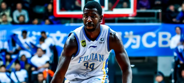 小外援特雷-高登也在11月5日登上前往中国的飞机,高登在上赛季效力过