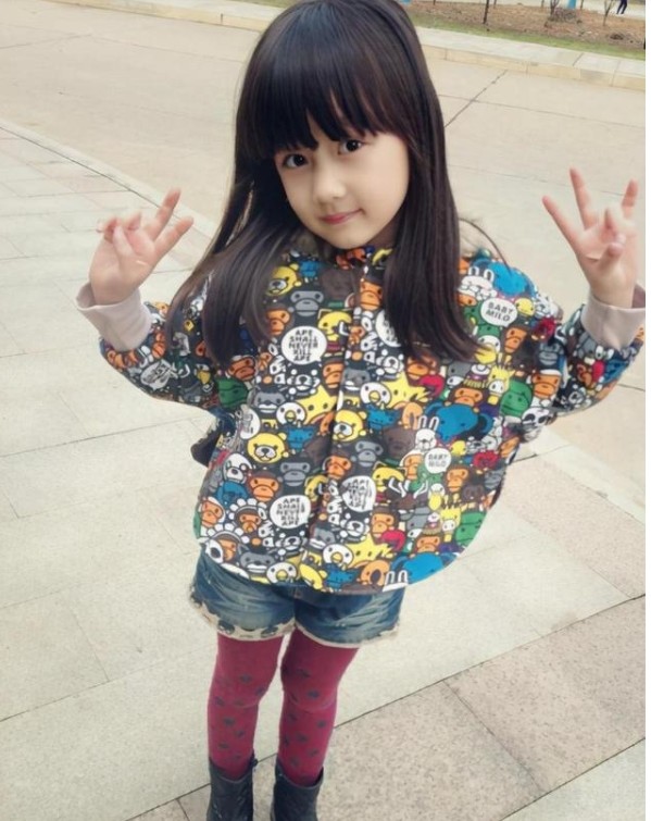 赵薇女儿出落成大姑娘了标准初恋脸大长腿吸睛又美又飒