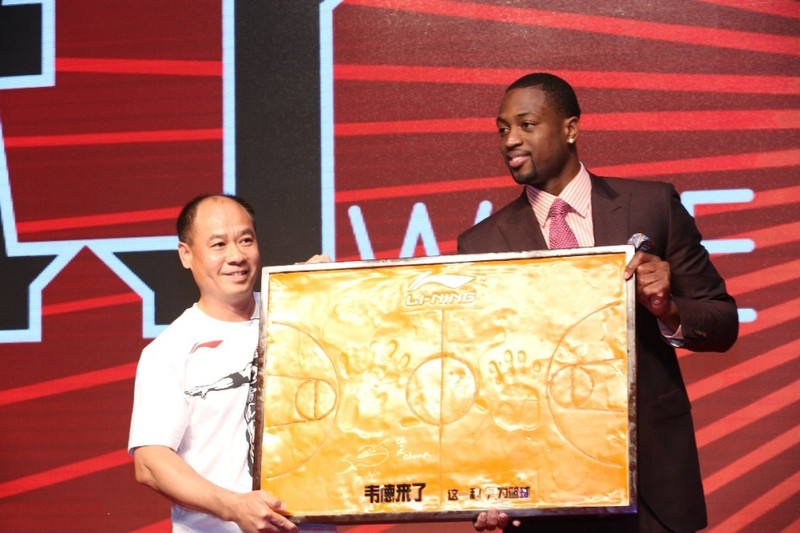 汤普森受伤李宁签巴特勒国产品牌nba硝烟再起为何钟爱外国人球星