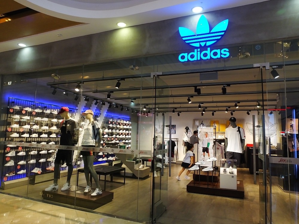 阿迪达斯耐克折扣店加盟品牌折扣店的优势