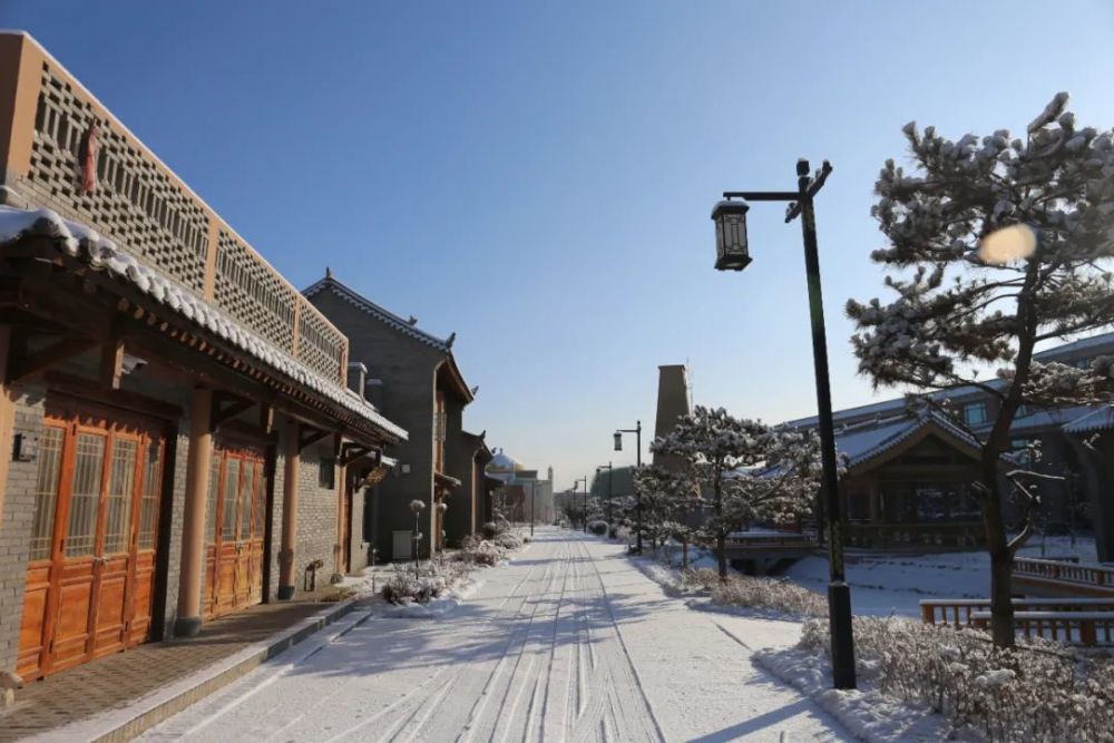 初雪最浪漫的事在白色峪泉古街遇见你
