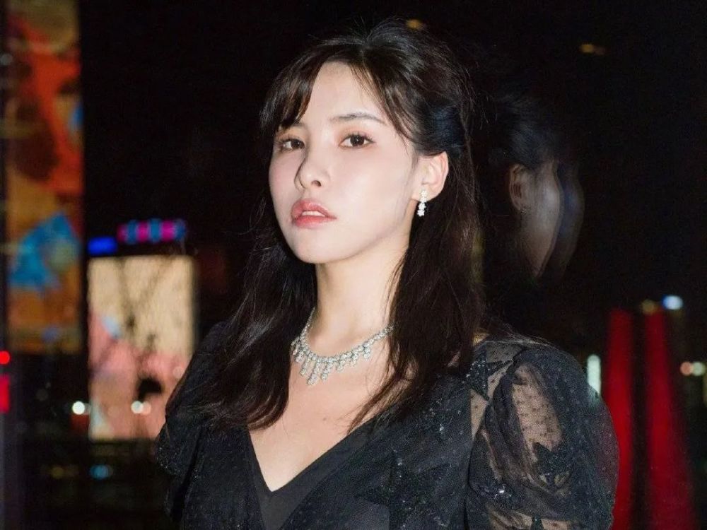 手握1500万装搬砖小妹集团大小姐曹译文翻车实录