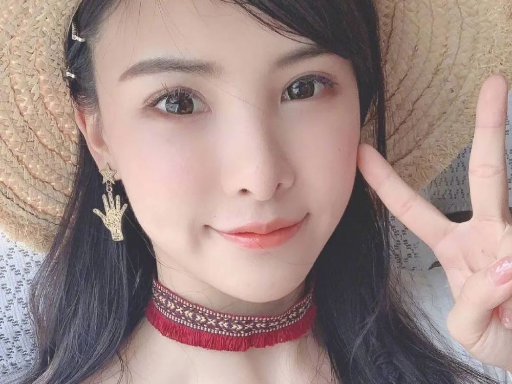 手握1500万装搬砖小妹集团大小姐曹译文翻车实录