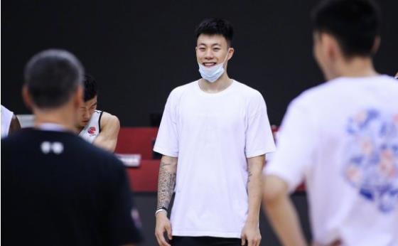 辽宁男篮球员身高体重数据更新！刘雁宇尴尬了 张镇麟谜底揭开_腾讯新闻