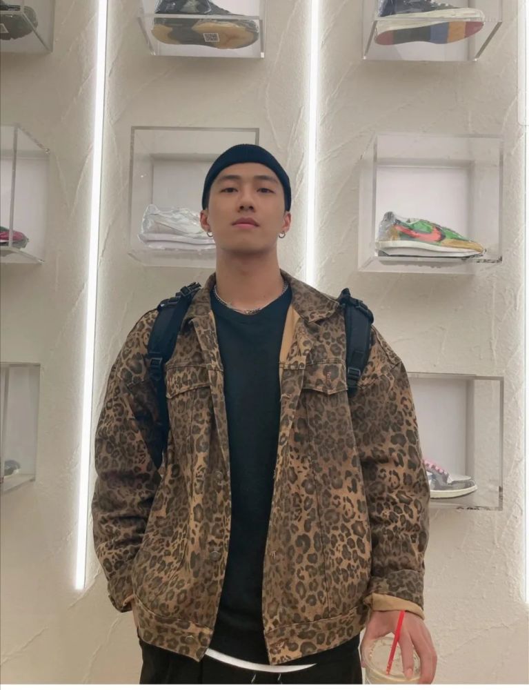 长相酷似王一博的肌肉型男一身腱子肉令网友疯狂舔屏