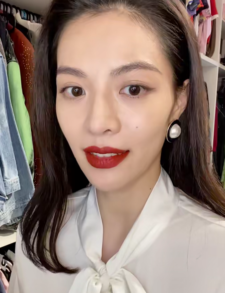 初冬配饰也很重要钟楚曦耳饰大赏提升气质