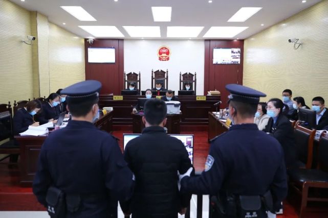 滨州李炳杰等8人涉恶案开庭审理