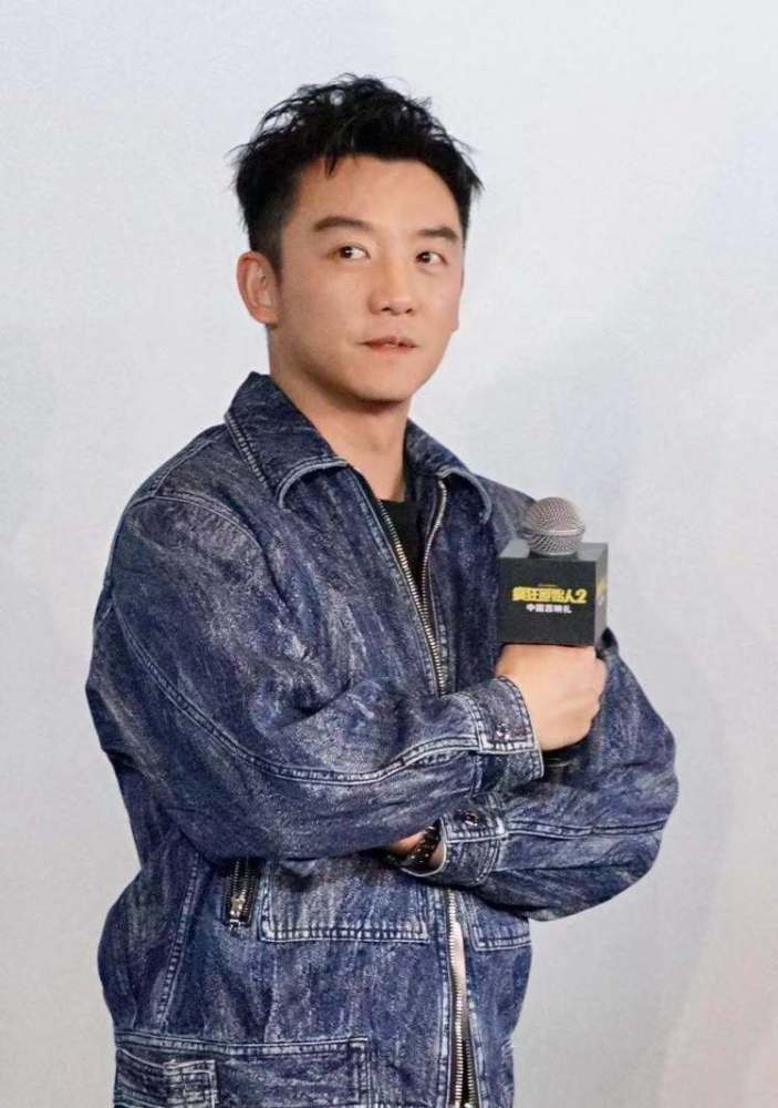疯狂原始人2上海首映礼郑恺被郭京飞调侃声线像奸商