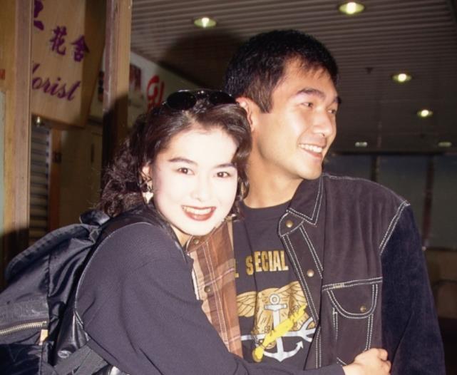 方中信前任罕见露面,被曝与富豪男友分手,期待复合对方已经生子_腾讯