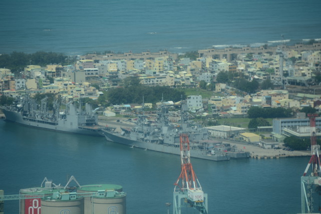 网友俯拍台湾第一大港万吨战舰赫然在列主力战舰尽收眼底