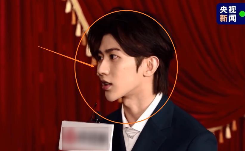 蔡徐坤采访视频曝光,在央视"照妖镜"镜头下,这颜值是认真的?